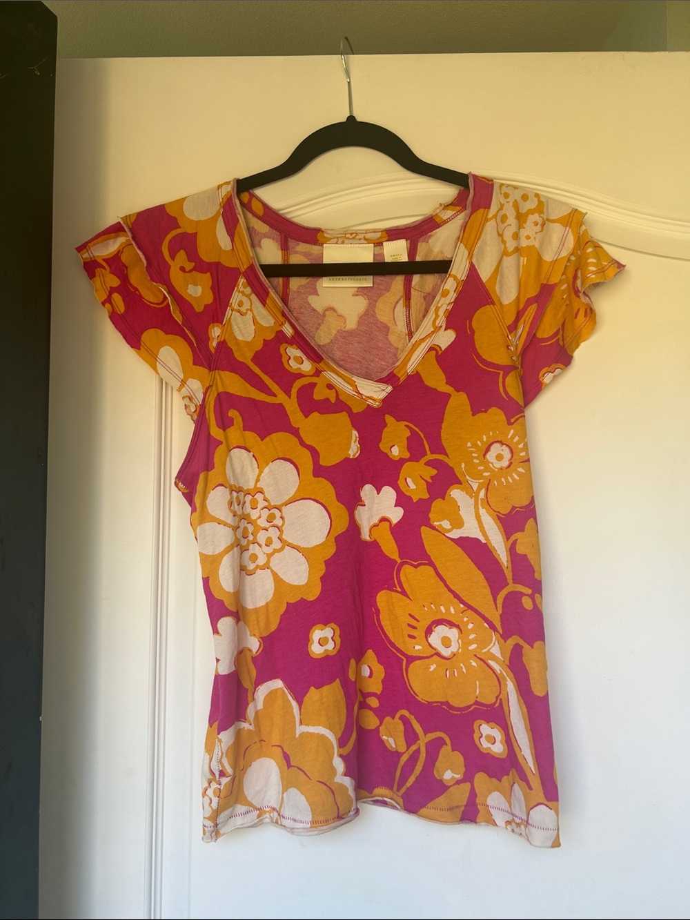 Maeve Anthropologie Pink and Orange Floral V-Neck Short Sleeve Top Small